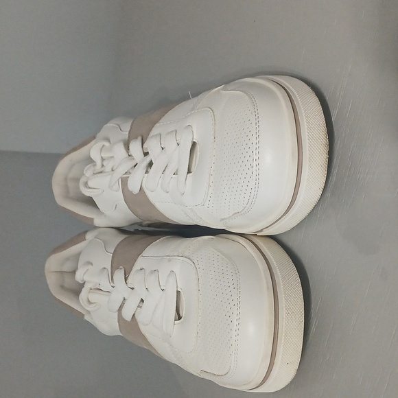 MIA, White and Tan Sneakers, pre-owned, Sz 8.5 - Picture 2 of 6